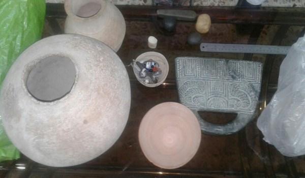 اهدای اشیای تاریخی کشف شده در شهرستان دلگان به میراث فرهنگی