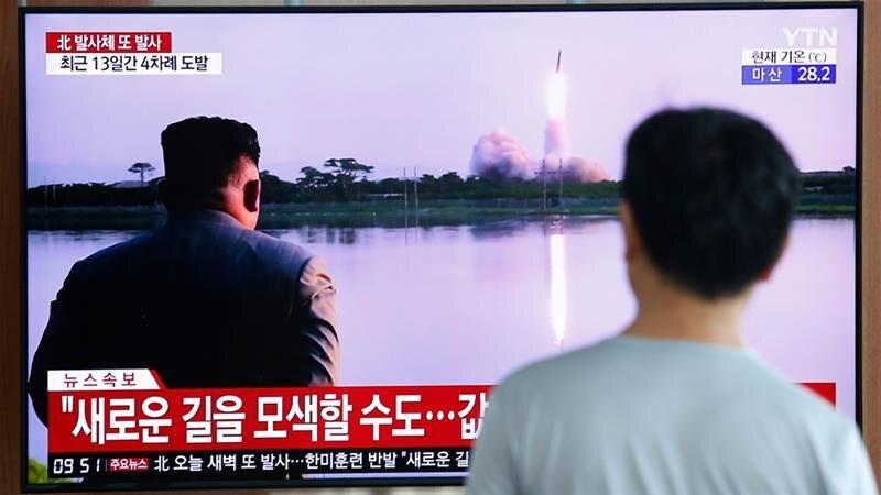 کره شمالی بار دیگر دست به آزمایش یک موشک بالستیکی زد