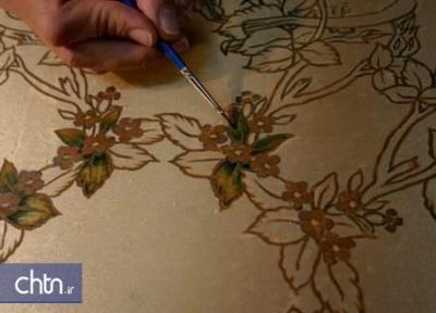 خلق اثر هنری کاربردی رومیزی به شیوه نقاشی باتیک در کارگاه هنرهای سنتی