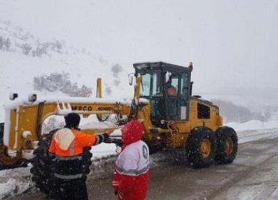 آغاز بارش برف در جاده های شهرستان جیرفت