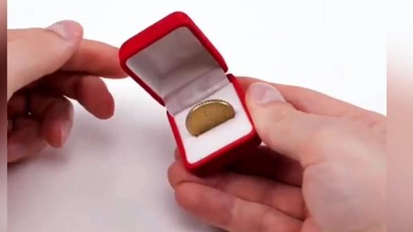 این سکه است یا حلقه ازدواج؟