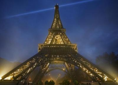یک عکاس از 10 هزار قطعه لگو برای ساختن یک نمونه واقع نما و با جزئیات برج ایفل استفاده نموده است